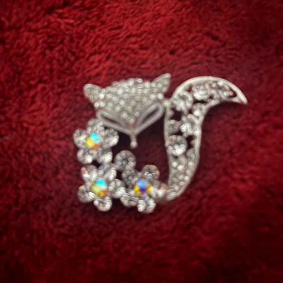 Cute Silver Tone Fox Brooch Pin - Picture 3 of 4